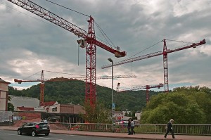 DBAX0803-079-Baukräne mehrere große Baukräne