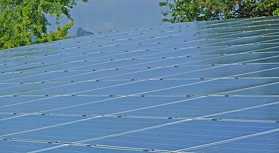 Solar-Carport an der Kreisverwaltung Marburg. (Foto Hartwig Bambey)