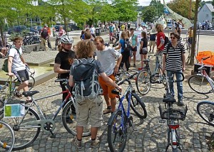 Der Elisabeth-Blochmann-Platz ist auch 2016 wieder Startort für die Fahrrad- und Skaterdemo des AStA Marburg – in diesem Jahr führt eine Teilstrecke der rollenden Demonstration über die Stadtautobahn. Foto aus 2011 Hartwig Bambey 