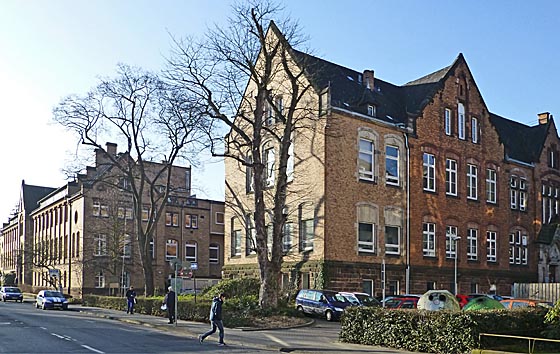 Gebäude von Anatomie, links, und Pathologie als Ensemble in der Robert-Koch-Straße. Alle Fotos Hartwig Bambey, copyright 2014