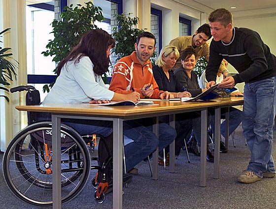 Inlusion –  Erfolgreiches Miteinander von Menschen mit und ohne Behinderung Foto: © schwalbe.com 