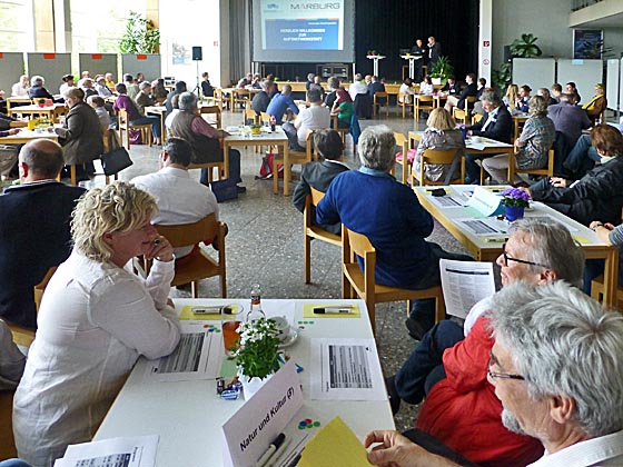 In der Mensa hat eine Auftkatveranstaltung zur gewollten Bundesgartenschau 2029 als Bürgerforum stattgefunden, bei der erste Ideen und Vorschläge erarbeitet wurden. Foto Hartwig Bambey