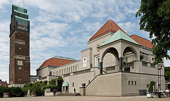 Mathildenhoehe Hochzeitsturm und Ausstellungsgebaeude Bildquelle Wikipedia