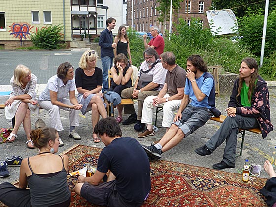 Austausch und Gespräche über Vorstellungen und Forderungen unter dem Motto 'Recht auf Stadt für alle'. Fotografien von Hartwig Bambey