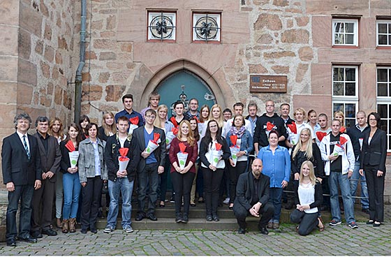 24 junge Menschen haben ihre Ausbildung bei der Universitätsstadt Marburg und Dienstleistungsbetrieb der Stadt Marburg begonnen. Foto Ute Schneidewindt