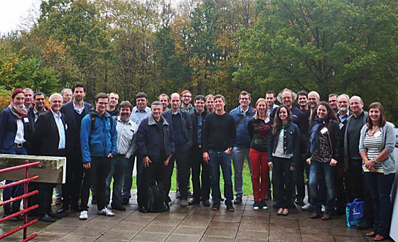 Der Marburger Biochemiker Professor Dr. Gerhard Schratt, Mitte, versammelte Wissenschaftlerinnen und Wissenschaftler eines neuen Schwerpunktprogramms der Deutschen Forschungsgemeinschaft zu einer Auftaktveranstaltung in Marburg. Foto Dr. Roberto Fiore.