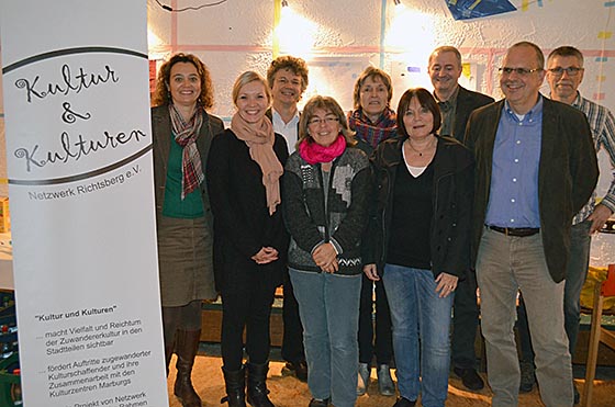 Mitglieder und Aktive des Vereins Netzwerk Richtsberg: Karin Ackermann-Feulner, links, Susann Hutfilter, Bürgermeister Franz Kahle, Vorsitzender, Pia Gattinger, Helga Pukall, Carin Götzfried, Jürgen Kaiser, Diakoniepfarrer Ulrich Kling-Böhm und Peter Schmittdiel. Foto Christian Meineke