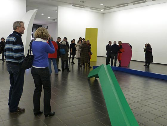 Besucher in der Ausstellung. Sternbild-Foto Hanna Grobe