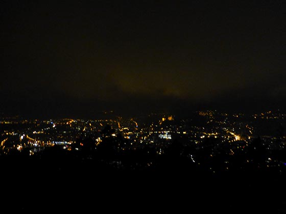 Abendhimmel über Marburg, bewölkt. Sternbald-Foto Hartwig Bambey