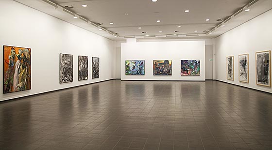 In der oberen Etage des Marburger Kunstvereins finden sich zahlreiche großformatige Arbeiten von Johannes Heisig. Sternbild-Fotos Hartwig Bambey