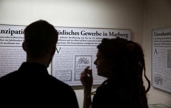 Tafeln zur Ausstellung 'Marburger Alltagsleben im 19. Jahrhundert'. Sternbald-Fotografien von Hartwig Bambey