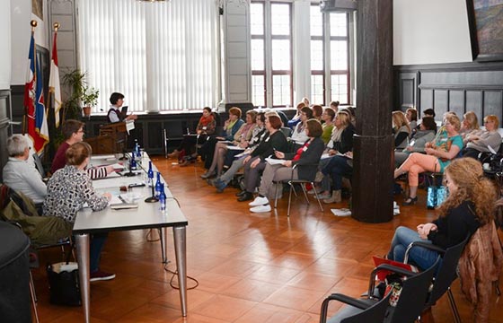 Knapp 40 Teilnehmerinnen kamen zur Konferenz der Landesarbeitsgemeinschaft der hessischen Frauenbüros nach Marburg. Thema war unter anderem die Situation weiblicher Flüchtlinge. Foto: Nadja Schwarzwäller