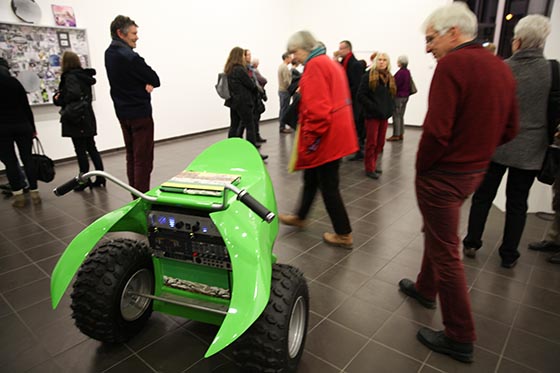 MOBILE BOOSTER von Nik Nowak im Marburger Kunstverein. Sternbald-Foto Hartwig Bambey