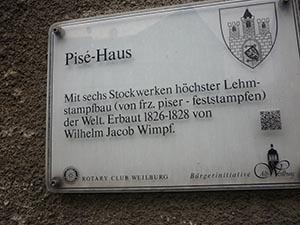Schild am Weilburg Lehmhaus. Fotos Ursula Wöll