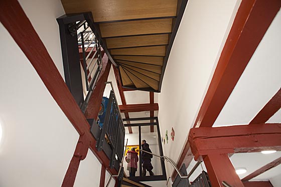 Spannender Durchblick im Treppenhaus. Sternbald-Foto Hartwig Bambey © 2016