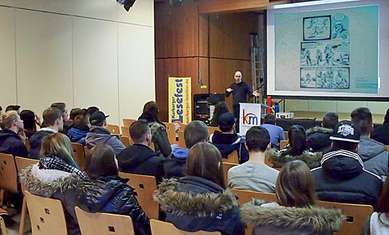  Schüler der Berufsfachschule während des Vortrages von Autor Reinhard Kleist. Foto nn