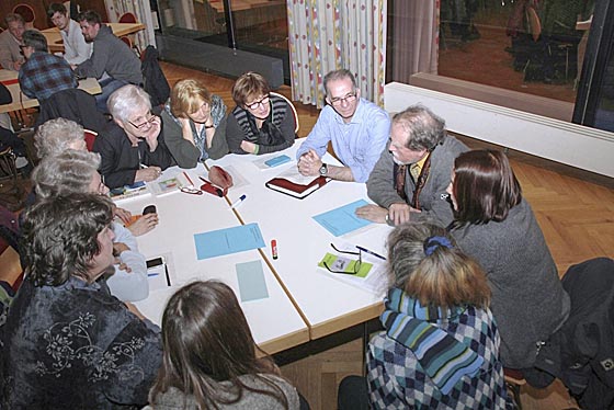  In Arbeitsgruppen tauschten sich die Teilnehmenden intensiv über Erfahrungen und Wünsche aus. Foto Heiko Krause