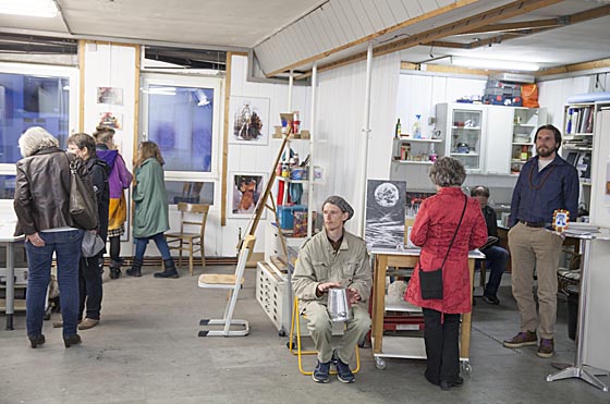 Ein sehr avanciertes Programm für zwei Tage stellen KünsterInnen im Schwanhof als 'Kunst im Schwanhof - Stimmungen' auf die Beine und konnten viele Besucher damit beeindrucken. Sternbald-Foto Hartwig Bambey