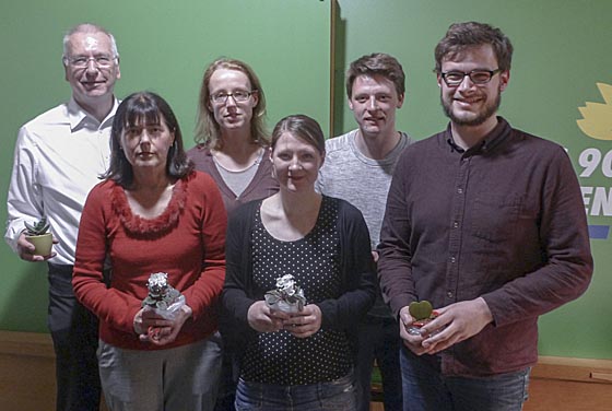 Der neugewählte Stadtvorstand der Marburger GRÜNEN: Roland Stürmer, links, Barbara Amend, Elke Neuwohner, Marion Messik - neue Sprecherin, Maximilian Weiß und Christian Schmidt, neuer Sprecher. Sternbald-Foto Hartwig Bambey