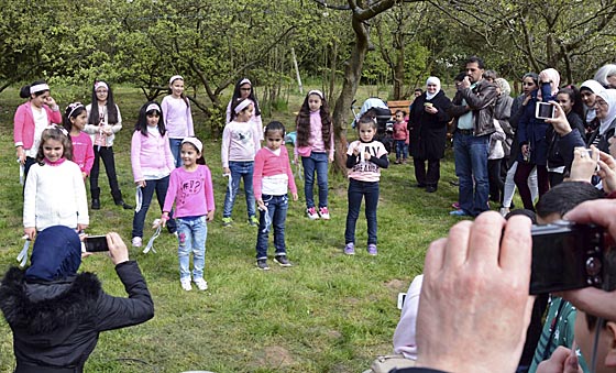 Zum Programm des Frühlingsfestes gehörte auch der Auftritt des Kinderchors des Islamischen Kulturvereins. Foto Nadja Schwarzwäller