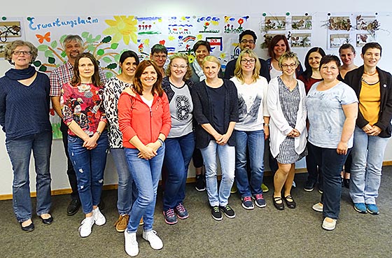 Umschüler und Umschülerinnen haben den ersten Teil der dreijährigen dualen Ausbildung zur staatlich anerkannten Erzieherin geschafft. Foto nn