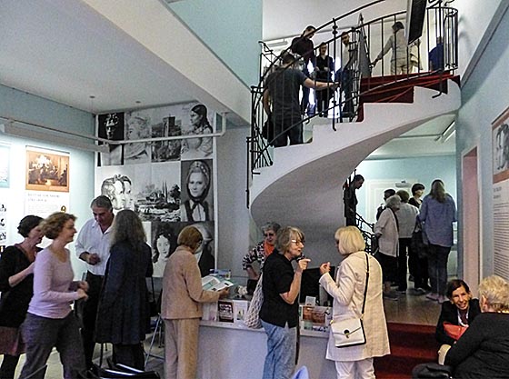 Viel Interesse gab es zur Ausstellungseröffnung im Marburger Haus der Romantik, wo bis Februar 2017 die Sagen der Brüder Grimm präsentiert werden. Sternbald-Foto Hartwig Bambey