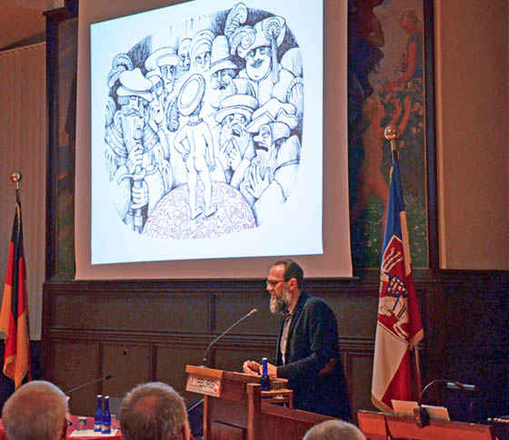 Vitali Konstantinov begeisterte im Historischen Rathaussaal mit der Vorstellung seiner Illustrationen für die neue Stadtschrift „Die von Marpurg und die Welt Martin Luthers“. Foto Philipp Höhn