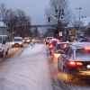Winter-Räumdienst unterwegs und leichter Schneefall