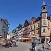 In Marburg Sonne, blauer Himmel und Gelassenheit