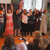 move it!  bewegt Menschen und bringt mächtig Stimmung in den Rathaussaal