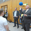 Goal-Ball in der Marburger BliStA – Sportlicher Finanzminister und Oberbürgermeister beobachtet beim Besuch