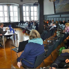 Arbeitslose und Auszubildende mit Fragen zur EU-Wahl im Marburger Rathaus