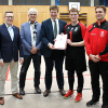 Staatssekretär übergibt Förderbescheid an SSG Goalball-Mannschaft