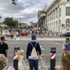 documenta: Hingehen und Hinsehen – Marionetten-Painting en passant