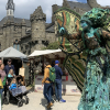 Artistik, Ritterkämpfe und Handwerk auf Turnierplatz vor der Löwenburg