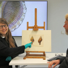 Studierende an der Philipps-Universität lernen Umgang mit Original-Graphiken im Museum mit neuem Lehrformat