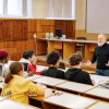 Akademische Vorlesung: Verbessert regelmäßige Teilnahme die Leistungsfähigkeit der Studenten?