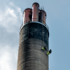 Arbeiten in luftiger Höhe am Schornstein des Marburger Fernheizwerks