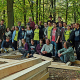 Jugendliche bauen Fachwerkhaus im Freizeitgelände Stadtwald