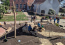 Schulhof an der Grundschule Lohra entsiegelt und naturnah gestaltet